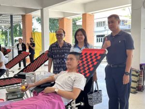 พ.ต.อ.รุ่งโรจน์ ตังอำนวย ผกก.สภ.ขามทะเลสอ ร่วมบริจาคโลหิต